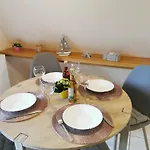 Reetdach Ferienhaeuser * אלט רדביץ