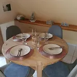 Reetdach Ferienhaeuser בית נופש אלט רדביץ