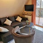 בית נופש Reetdach Ferienhaeuser *