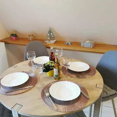 Reetdach Ferienhaeuser * Alt Reddevitz