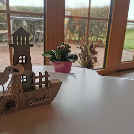 Reetdach Ferienhaeuser * Alt Reddevitz