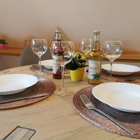 Reetdach Ferienhaeuser * Alt Reddevitz