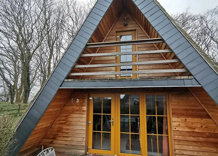 Reetdach Ferienhaeuser * Alt Reddevitz